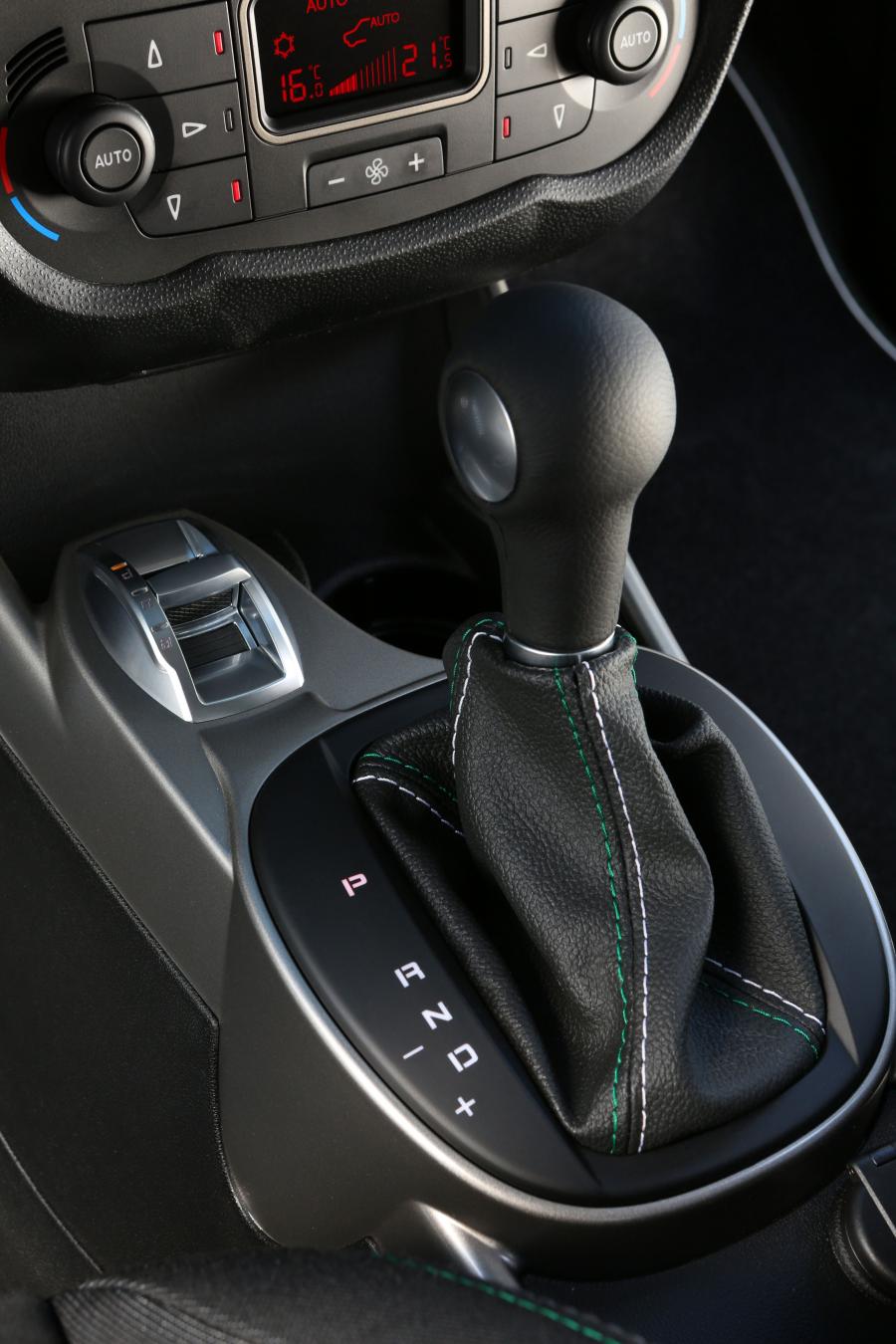 Детали интерьера Alfa Romeo MiTo Quadrifoglio Verde (955) 2014 года  (фото 45 из 45)